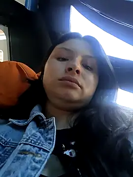 yessica gomez01 online show from April 26, 2026, 4:04 pm