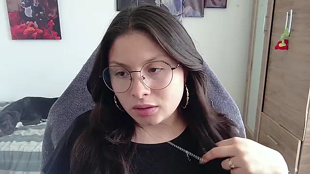 yessica gomez01 online show from April 24, 2026, 7:38 pm