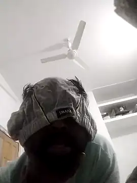 Snapshot of DesiPlayboy09 chatting on February 14, 2026, 12:33 am DesiPlayboy09 online show from February 14, 2026, 12:33 am