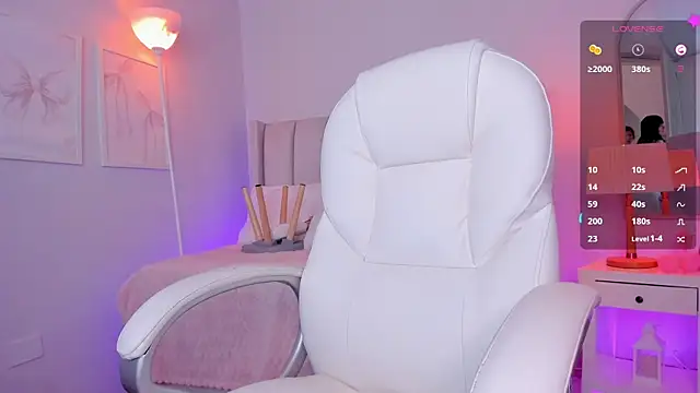 Snapshot of your_alina18 chatting on March 23, 2026, 12:22 am your alina18 online show from March 23, 2026, 12:22 am