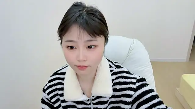 Snapshot of Onefiona chatting on April 15, 2026, 6:52 am Onefiona online show from April 15, 2026, 6:52 am