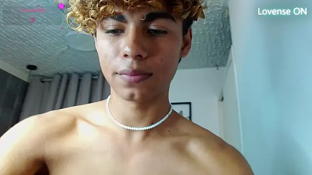 Snapshot of Anyelo_Twink chatting on July 4, 2026, 4:22 pm Anyelo Twink online show from July 4, 2026, 4:22 pm