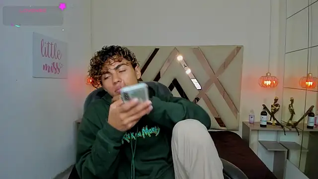 Anyelo Twink online show from June 13, 2026, 3:59 am