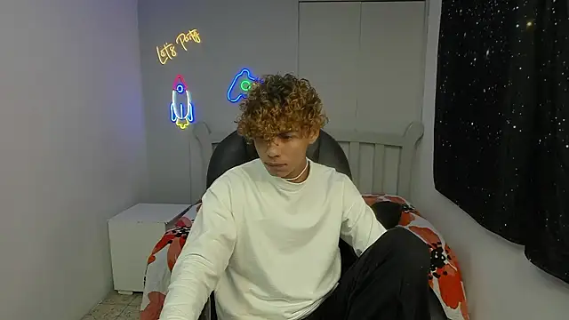 Anyelo Twink online show from February 2, 2026, 8:19 pm