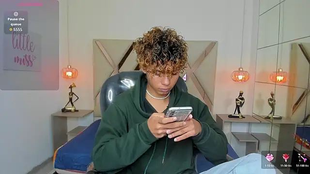 Anyelo Twink online show from May 5, 2026, 3:53 am