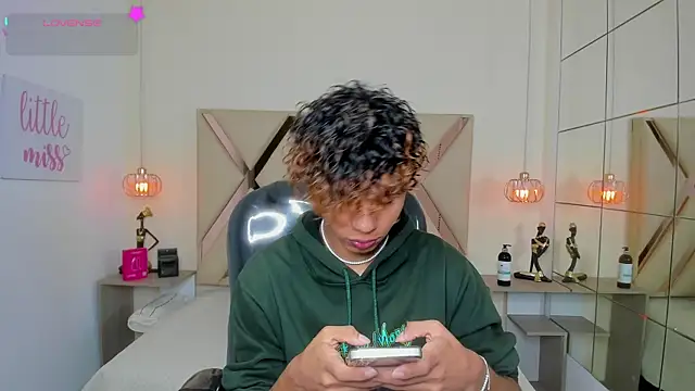 Anyelo Twink online show from June 20, 2026, 4:39 am
