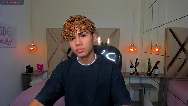 Snapshot of Anyelo_Twink chatting on July 31, 2026, 6:24 am Anyelo Twink online show from July 31, 2026, 6:24 am