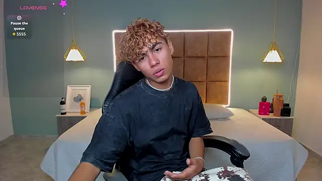 Snapshot of Anyelo_Twink chatting on July 31, 2026, 8:39 pm Anyelo Twink online show from July 31, 2026, 8:39 pm