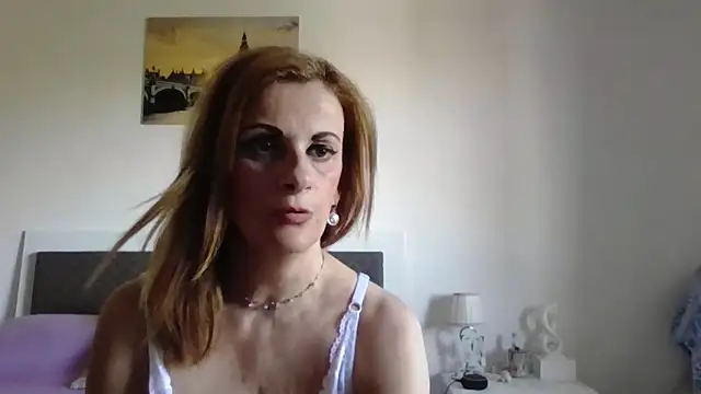 Snapshot of Clara1986 chatting on June 9, 2026, 2:29 pm Clara1986 online show from June 9, 2026, 2:29 pm