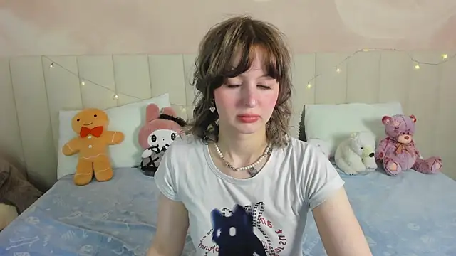 Snapshot of AdeleSilvy chatting on June 22, 2026, 1:44 am AdeleSilvy online show from June 22, 2026, 1:44 am