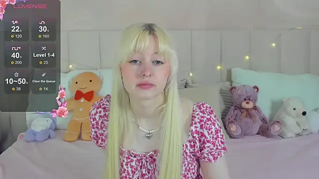 Snapshot of AdeleSilvy chatting on June 6, 2026, 1:44 am AdeleSilvy online show from June 6, 2026, 1:44 am