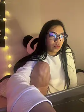 Snapshot of Little_Lexyy chatting on April 2, 2026, 4:30 am Little Lexyy online show from April 2, 2026, 4:30 am