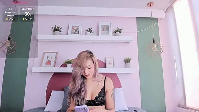 SilvyLaiton online show from February 2, 2026, 6:07 pm