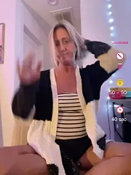 Snapshot of FoxyMillie chatting on June 19, 2026, 1:00 am FoxyMillie online show from June 19, 2026, 1:00 am