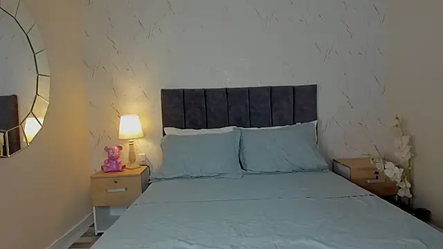 Antonella Coruso online show from February 9, 2026, 8:40 pm