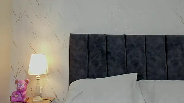 Antonella Coruso online show from March 8, 2026, 4:43 pm