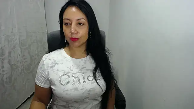 soyElena46 online show from April 28, 2026, 11:36 am