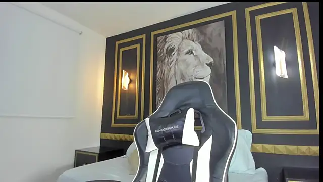 emma hiltonn  online show from February 8, 2026, 2:31 am