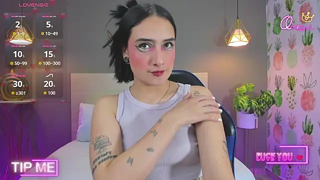Snapshot of emma_hiltonn_ chatting on June 17, 2026, 7:35 pm emma hiltonn online show from June 17, 2026, 7:35 pm