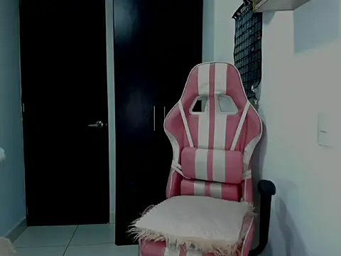 Snapshot of Alicia_wings chatting on April 4, 2026, 4:52 am Alicia wings online show from April 4, 2026, 4:52 am