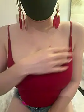 Mia-zhan online show from May 5, 2026, 7:00 am