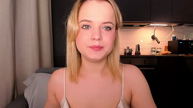 Snapshot of JessicaBeverly_ chatting on April 27, 2026, 6:44 am JessicaBeverly online show from April 27, 2026, 6:44 am