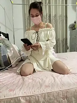 Snapshot of Sini-ii chatting on May 10, 2026, 1:46 pm Sini-ii online show from May 10, 2026, 1:46 pm
