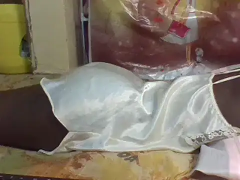 Snapshot of serreyy chatting on April 6, 2026, 5:52 am serreyy online show from April 6, 2026, 5:52 am