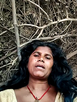 Snapshot of Hot_di97 chatting on August 4, 2026, 1:43 am Hot di97 online show from August 4, 2026, 1:43 am