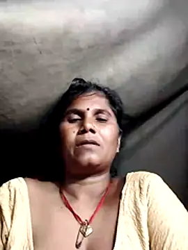 Snapshot of Hot_di97 chatting on August 6, 2026, 2:34 pm Hot di97 online show from August 6, 2026, 2:34 pm
