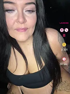 Snapshot of Miss_CurvesXXX chatting on June 9, 2026, 10:33 pm Miss CurvesXXX online show from June 9, 2026, 10:33 pm