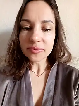 She-Moon online show from May 4, 2026, 5:44 am