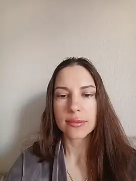Snapshot of She-Moon chatting on May 19, 2026, 5:47 am She-Moon online show from May 19, 2026, 5:47 am