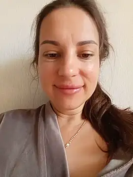 Snapshot of She-Moon chatting on July 31, 2026, 7:19 am She-Moon online show from July 31, 2026, 7:19 am