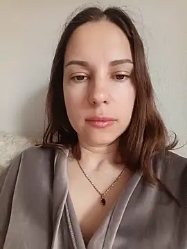 Snapshot of She-Moon chatting on May 18, 2026, 5:34 am She-Moon online show from May 18, 2026, 5:34 am