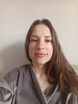 Snapshot of She-Moon chatting on June 6, 2026, 5:45 am She-Moon online show from June 6, 2026, 5:45 am