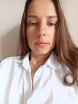 Snapshot of She-Moon chatting on July 4, 2026, 5:47 am She-Moon online show from July 4, 2026, 5:47 am