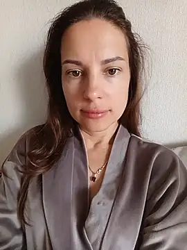 Snapshot of She-Moon chatting on July 9, 2026, 5:52 am She-Moon online show from July 9, 2026, 5:52 am