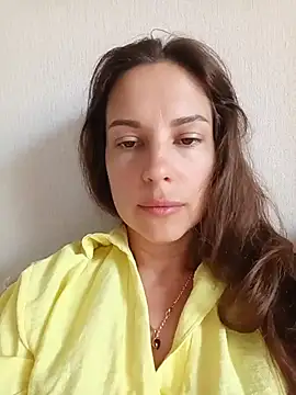 Snapshot of She-Moon chatting on July 8, 2026, 5:19 am She-Moon online show from July 8, 2026, 5:19 am