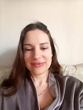 She-Moon online show from May 5, 2026, 5:43 am
