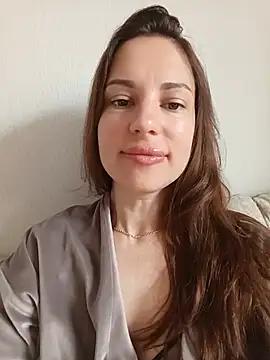 Snapshot of She-Moon chatting on June 9, 2026, 5:41 am She-Moon online show from June 9, 2026, 5:41 am