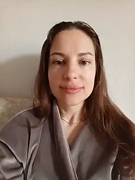 Snapshot of She-Moon chatting on May 24, 2026, 6:13 am She-Moon online show from May 24, 2026, 6:13 am