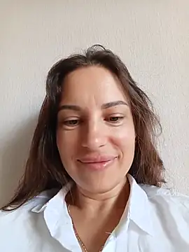 Snapshot of She-Moon chatting on July 24, 2026, 6:20 am She-Moon online show from July 24, 2026, 6:20 am