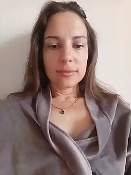 Snapshot of She-Moon chatting on July 12, 2026, 6:25 am She-Moon online show from July 12, 2026, 6:25 am