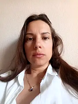 Snapshot of She-Moon chatting on July 1, 2026, 5:30 am She-Moon online show from July 1, 2026, 5:30 am