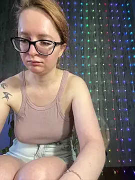 Snapshot of coy_girl_ chatting on March 13, 2026, 12:43 pm coy girl online show from March 13, 2026, 12:43 pm