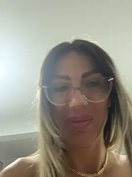 Snapshot of Missolevelvet chatting on February 24, 2026, 9:15 pm Missolevelvet online show from February 24, 2026, 9:15 pm