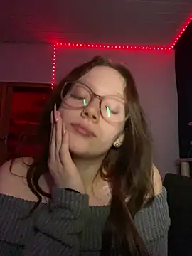 YoungLisaa18 online show from March 10, 2026, 7:51 pm