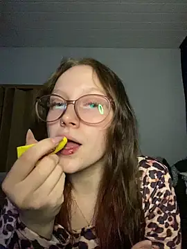 YoungLisaa18 online show from March 11, 2026, 8:36 pm