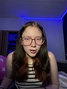 YoungLisaa18 online show from February 5, 2026, 7:53 pm